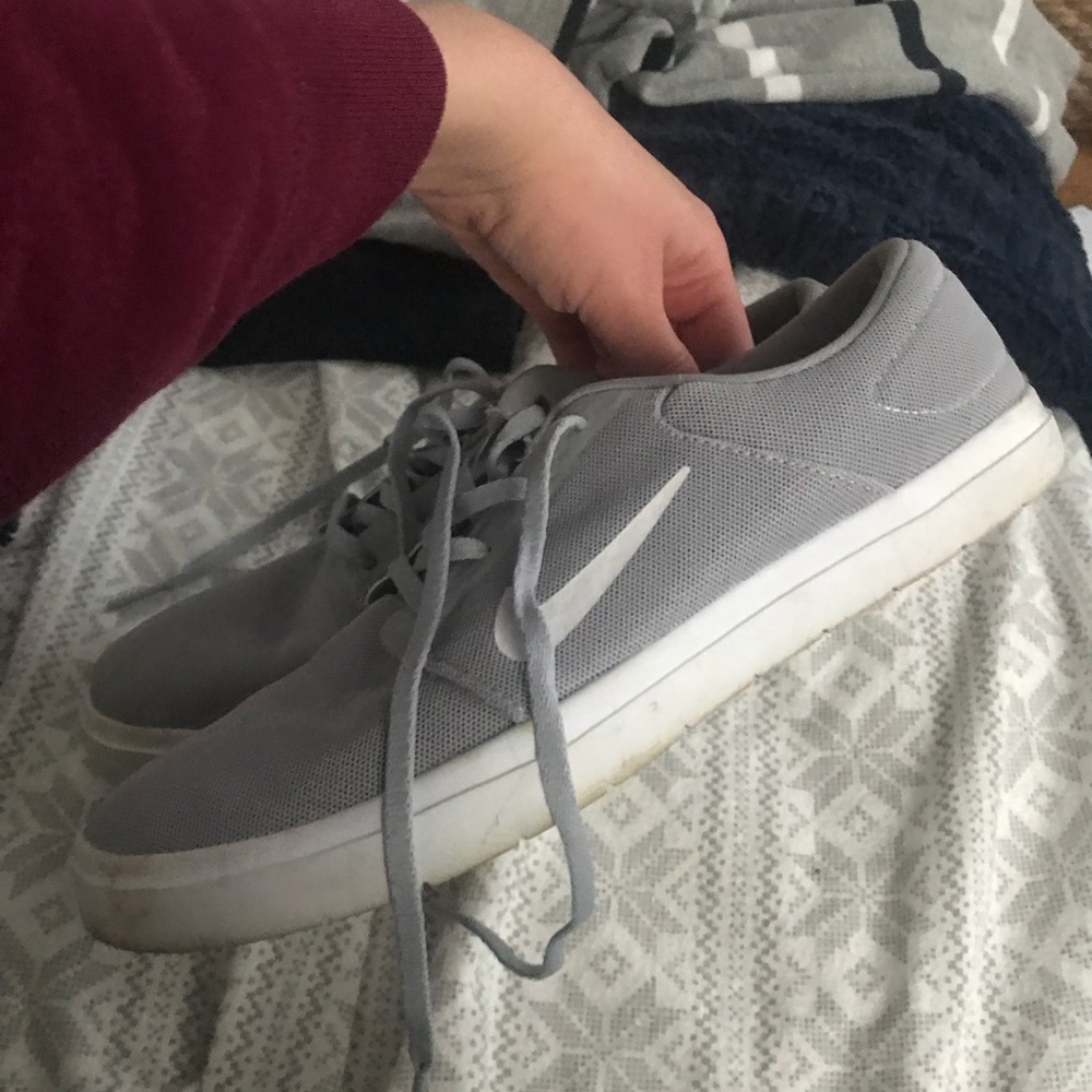 lighty used nike skateboard sneakers